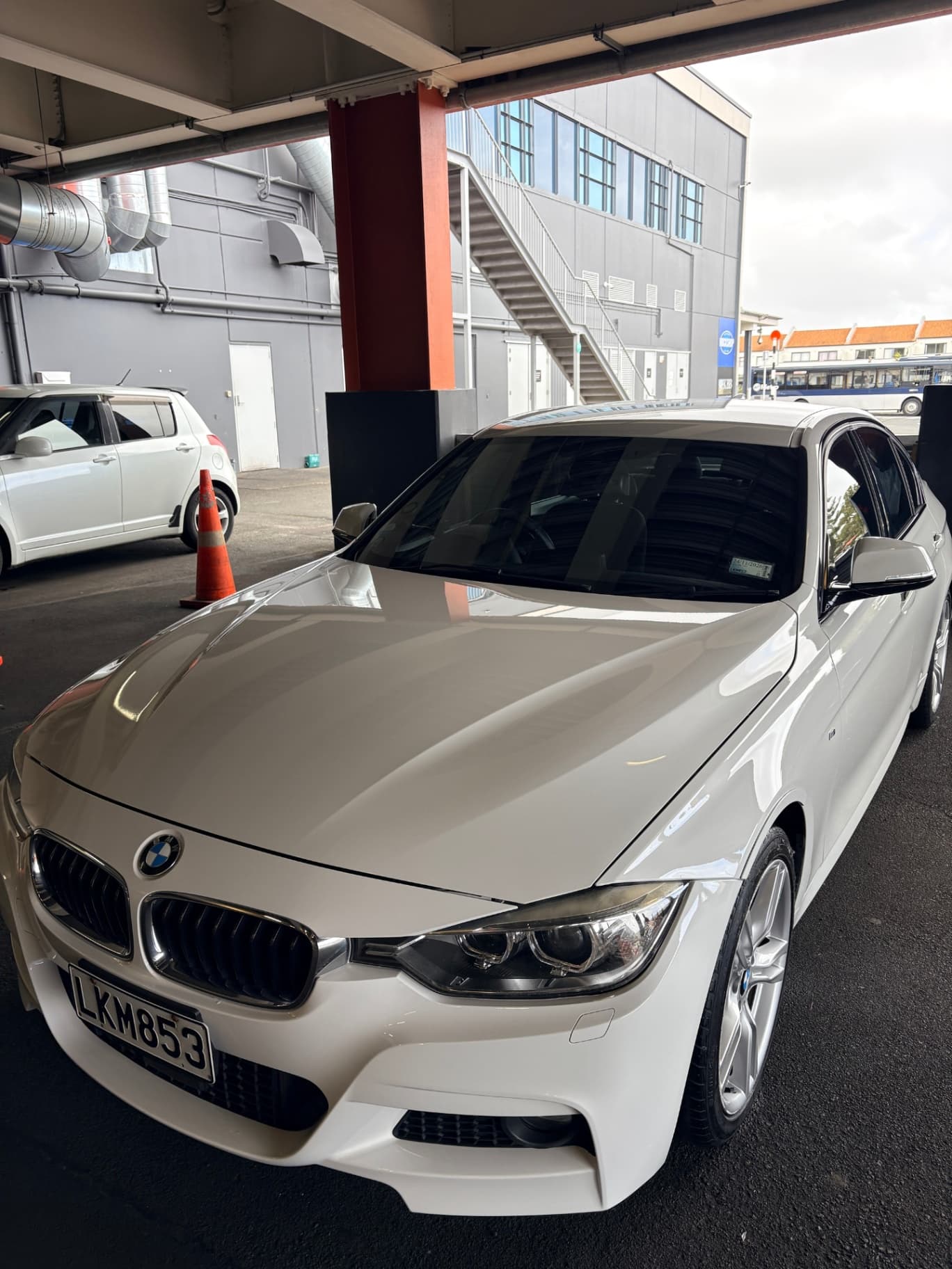 2015 BMW 320i — photo 1
